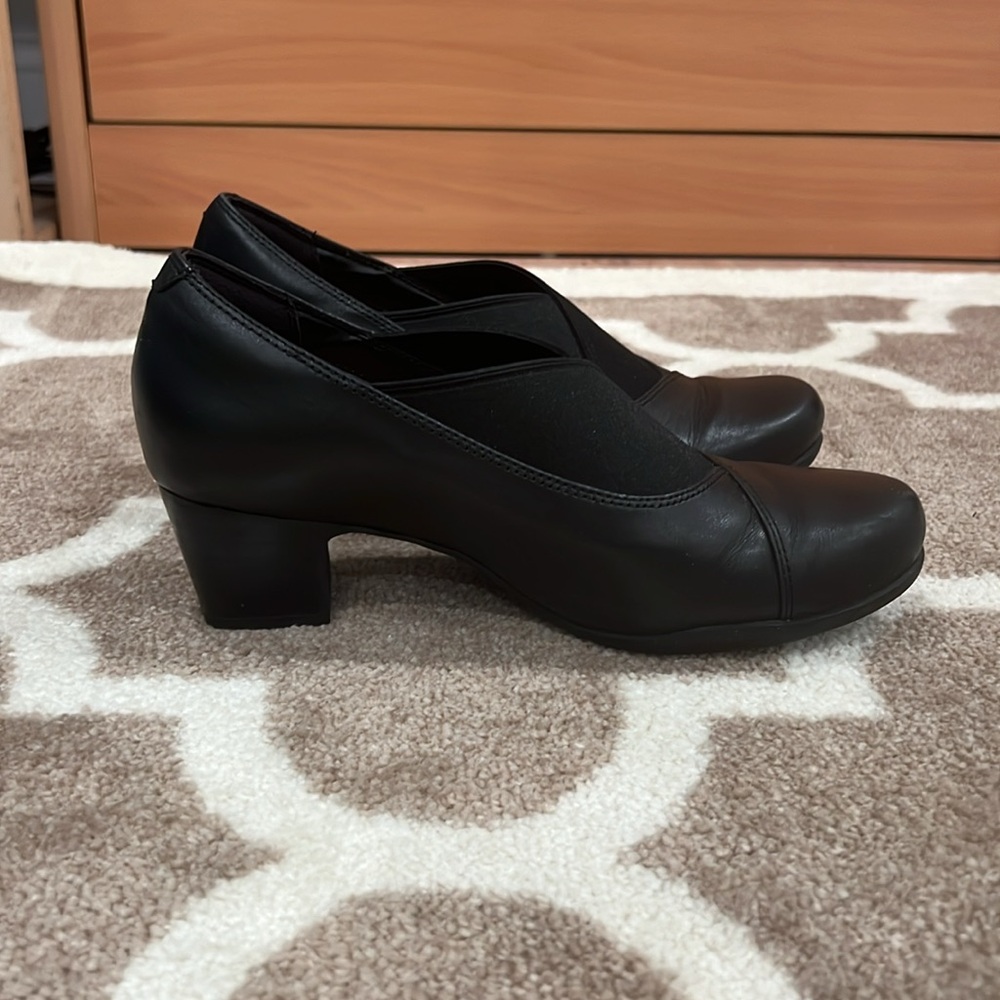 Clarks Black Leather Trouser Dress Shoes/ Women/ Size 7 - Picture 3 of 10
